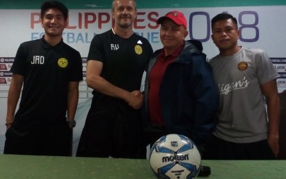 <p><strong>PRE-MATCH PRESSCON.</strong> Ceres Negros head coach Risto Vidakovic (2<sup>nd</sup> from left) and Stallion Laguna mentor Ernest Nierras (2<sup>nd</sup> from right) with their respective players Joshua Dutosme (left) and Ruben Doctora during the pre-match press conference at the Panaad Stadium in Bacolod City on Tuesday afternoon (June 26, 2018). <em>(Photo by Nanette L. Guadalquiver)</em></p>